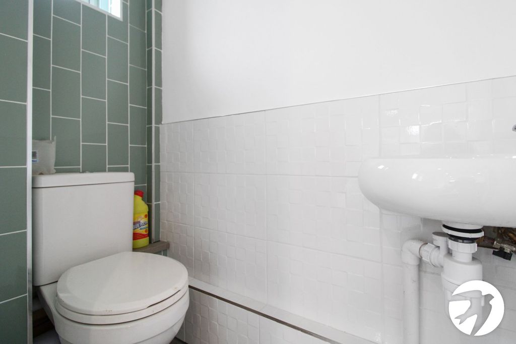 Property photo 3 of 7 Downstairs Cloakroom