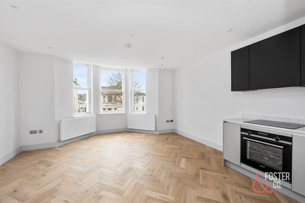 Property photo 3 of 15 Flat 5_001.Jpg