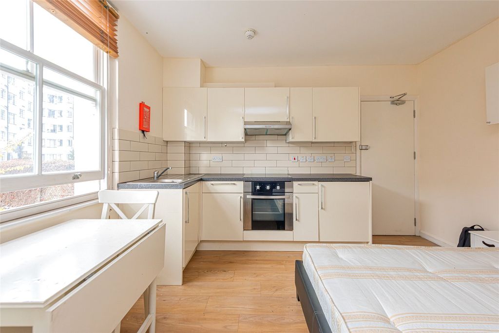 Property photo 3 of 10 Picture No. 06