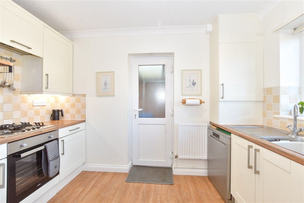 Property photo 2 of 11 Kitchen
