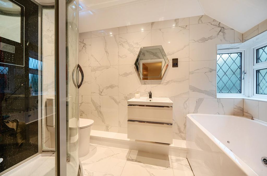 Additional image 12 of 5 bed property for saleCanons Drive, Edgware HA8