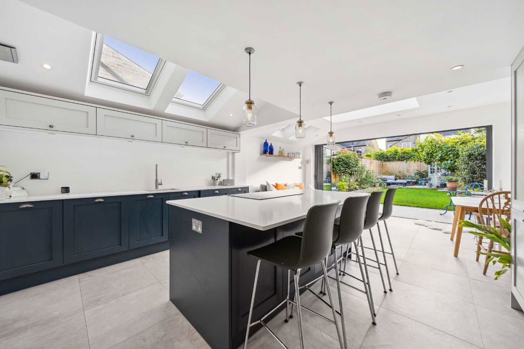 Property photo 3 of 7