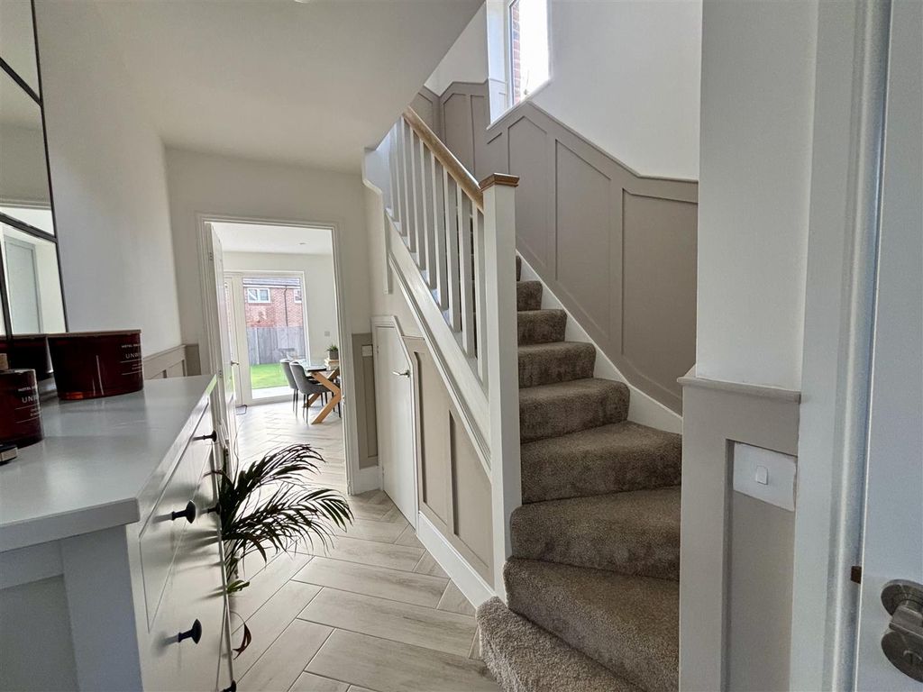 Property photo 2 of 10 Hall