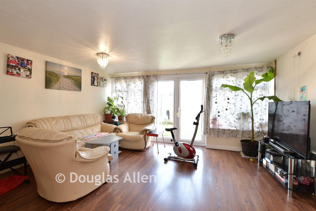 Property photo 3 of 10 Lounge/Dining Room