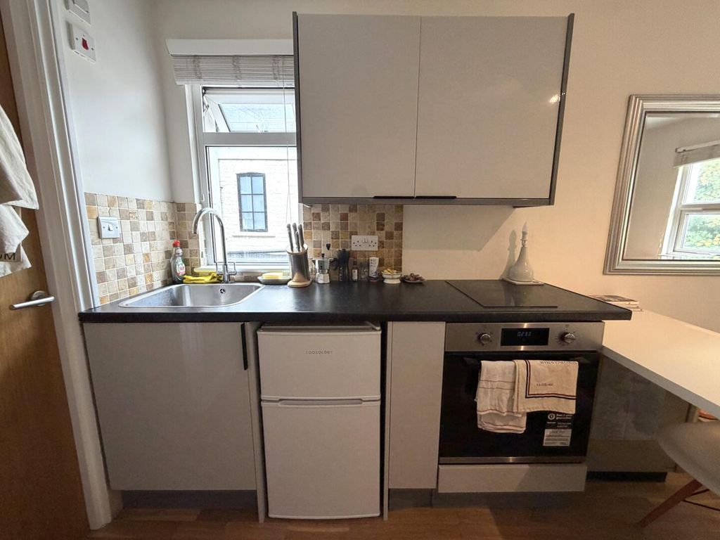 Property photo 3 of 5 Kitchen