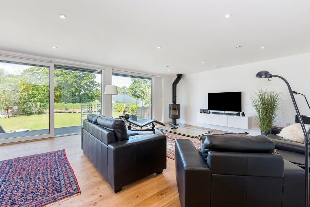 Property photo 3 of 24 Image