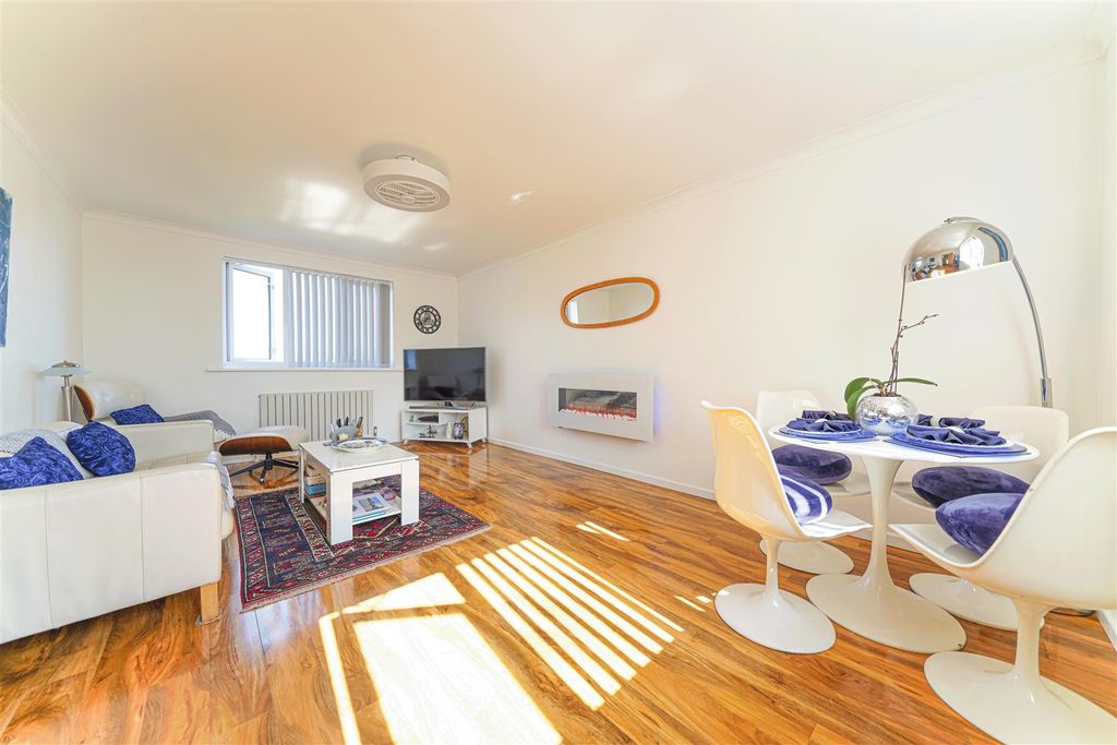 Property photo 2 of 31 Brun Living.Png