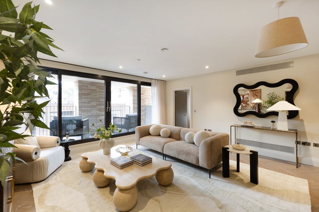 Property photo 3 of 16 100227_Unit 24 One Molyneux Street (3).Jpg