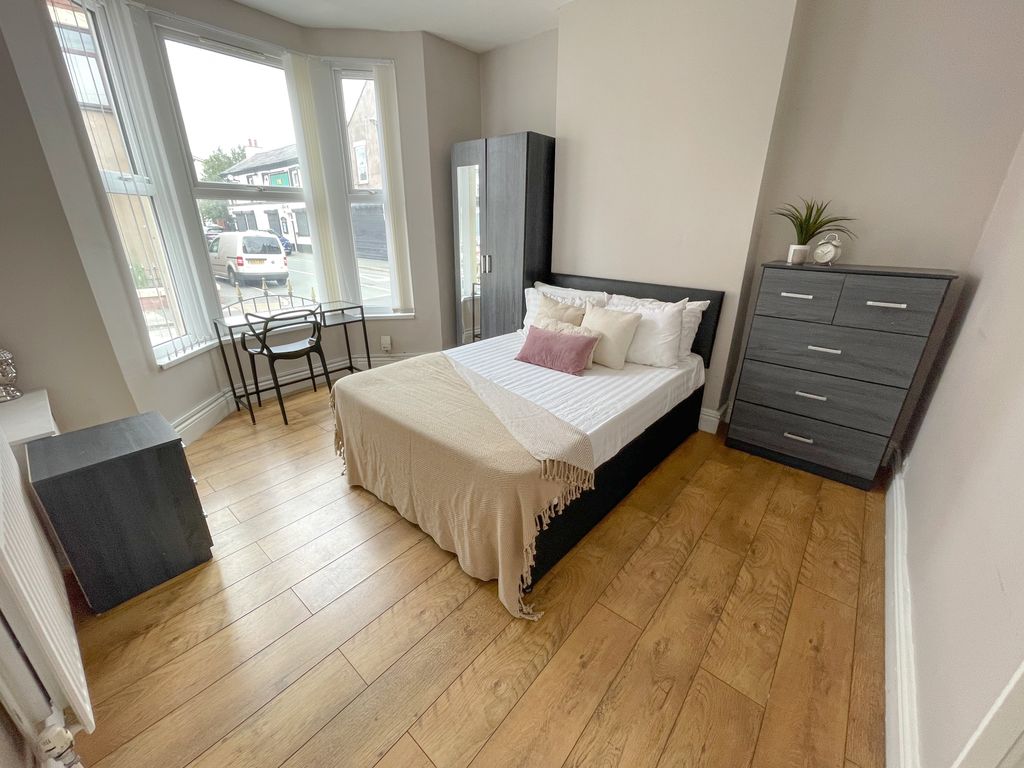 Property photo 1 of 9 57 Cotswold 4
