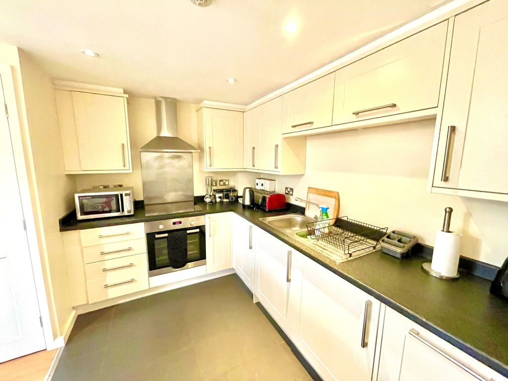 Property photo 3 of 8 Kitchen