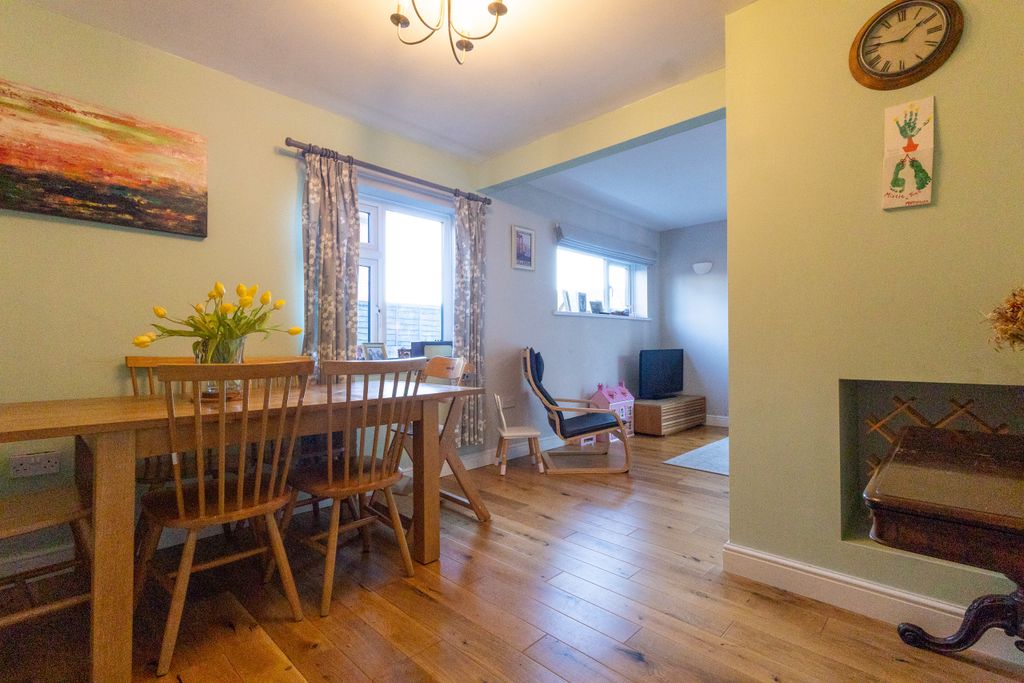 Property photo 3 of 10 Dining Area