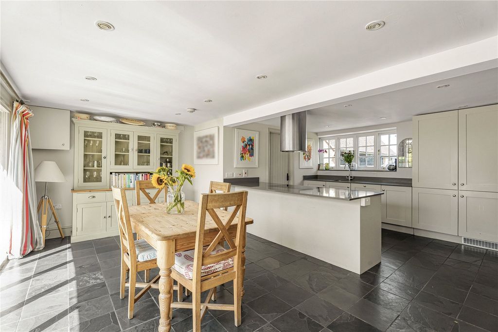 Property photo 3 of 18 Little Northover