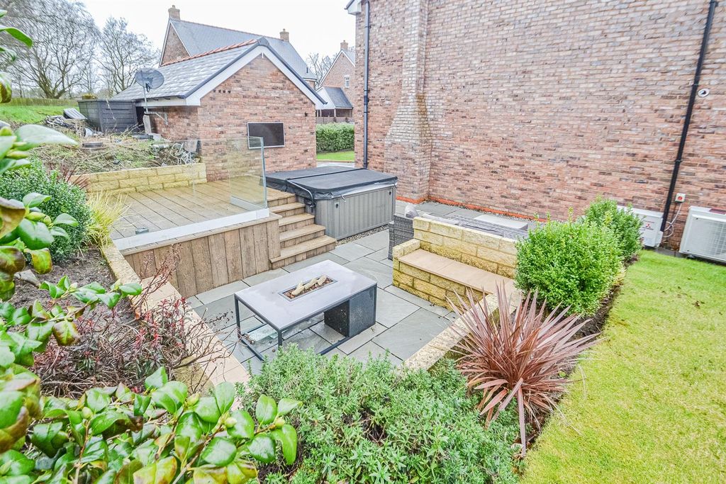 Property photo 3 of 44 Recreational Garden