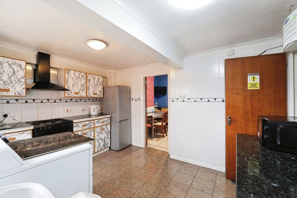 Property photo 3 of 24
