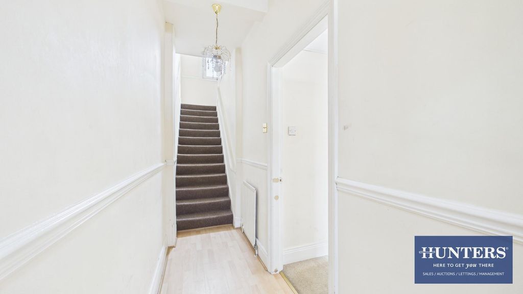 Property photo 2 of 19 Hallway