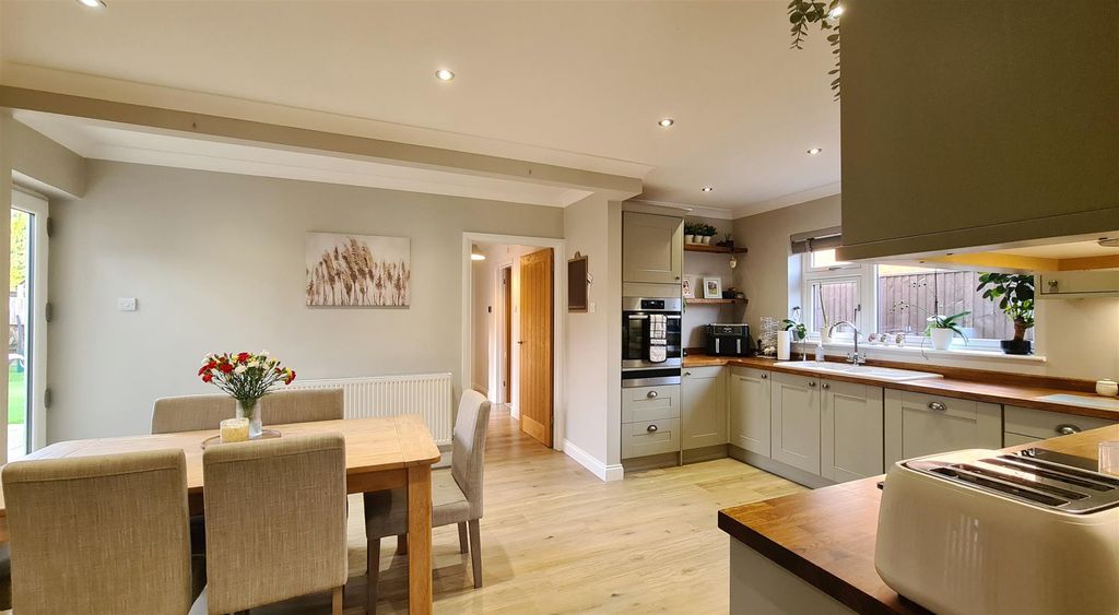 Property photo 2 of 26 Kitchen / Diner