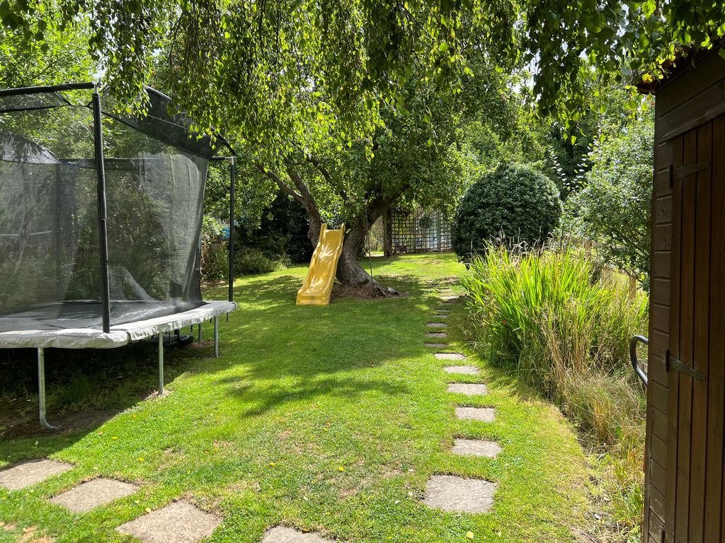 Property photo 2 of 20 Rear Garden (2)