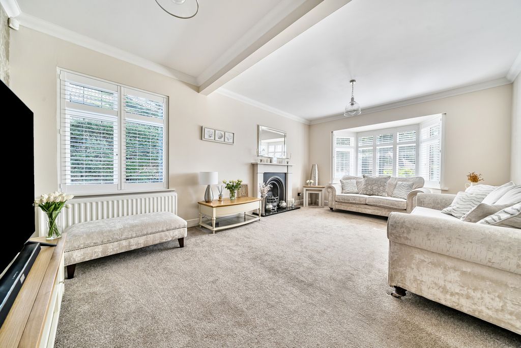 Property photo 3 of 38 Reception