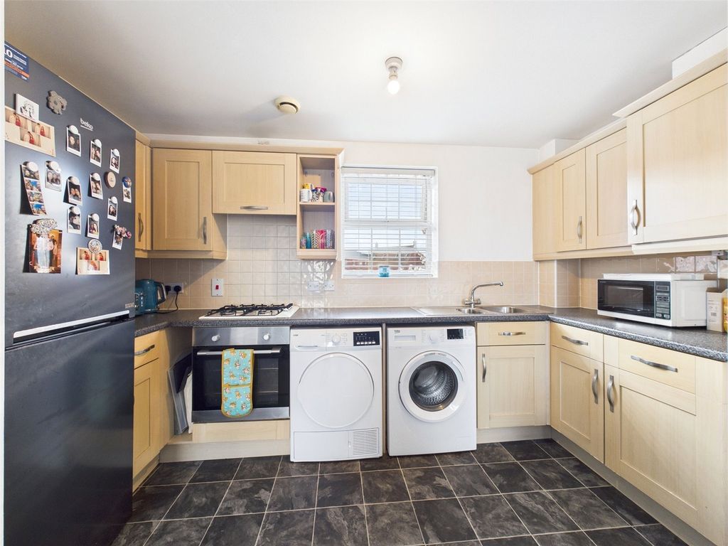 Property photo 3 of 11 Picture No. 12