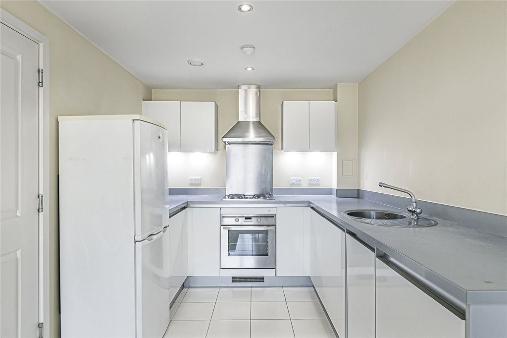 Property photo 3 of 12 Kitchen