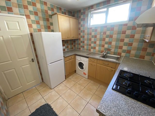 Property photo 2 of 7 Kitchen