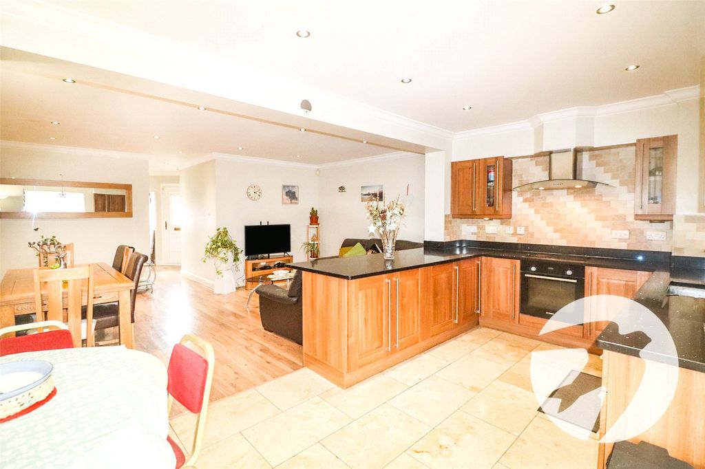 Property photo 2 of 18 Picture No. 21