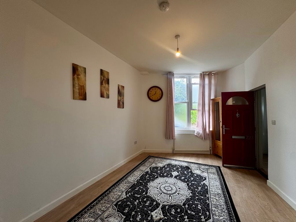 Property photo 2 of 6 Photo 6