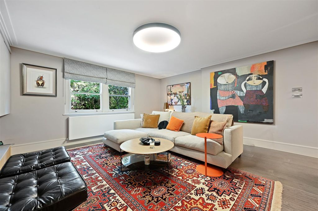 Property photo 2 of 9 Hammersmith Grove