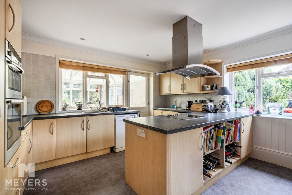 Property photo 2 of 21