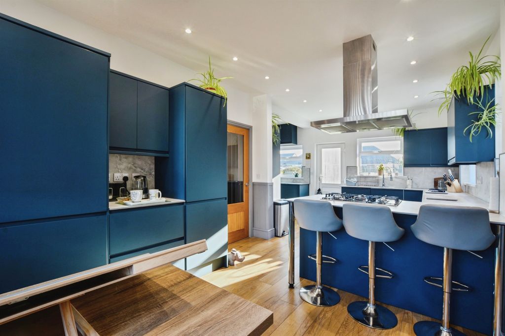 Property photo 3 of 26