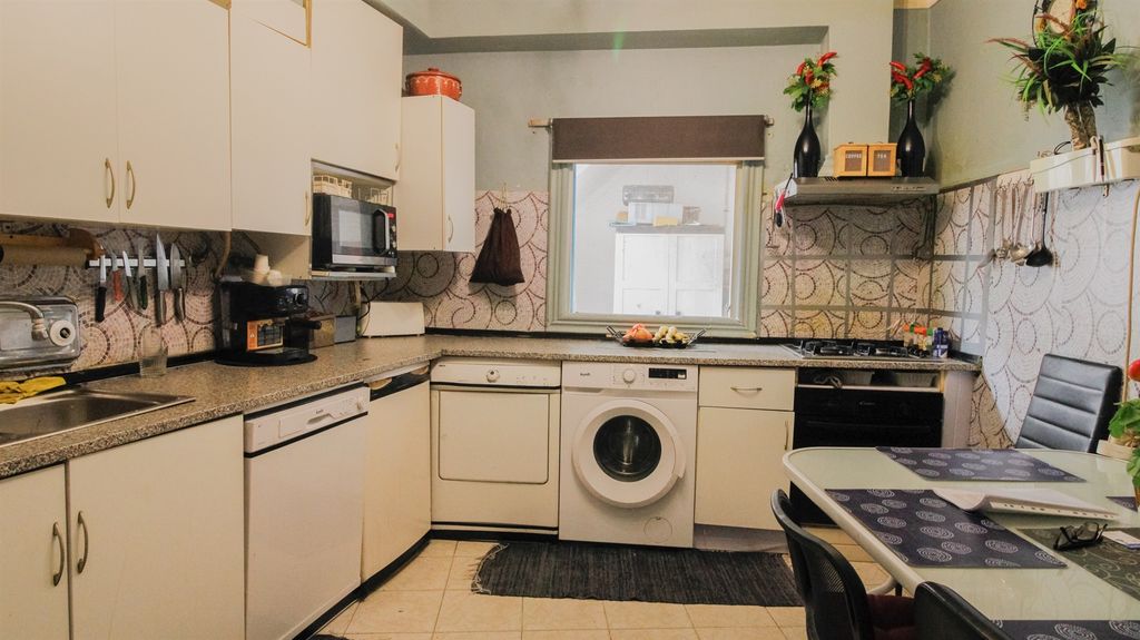 Property photo 2 of 53