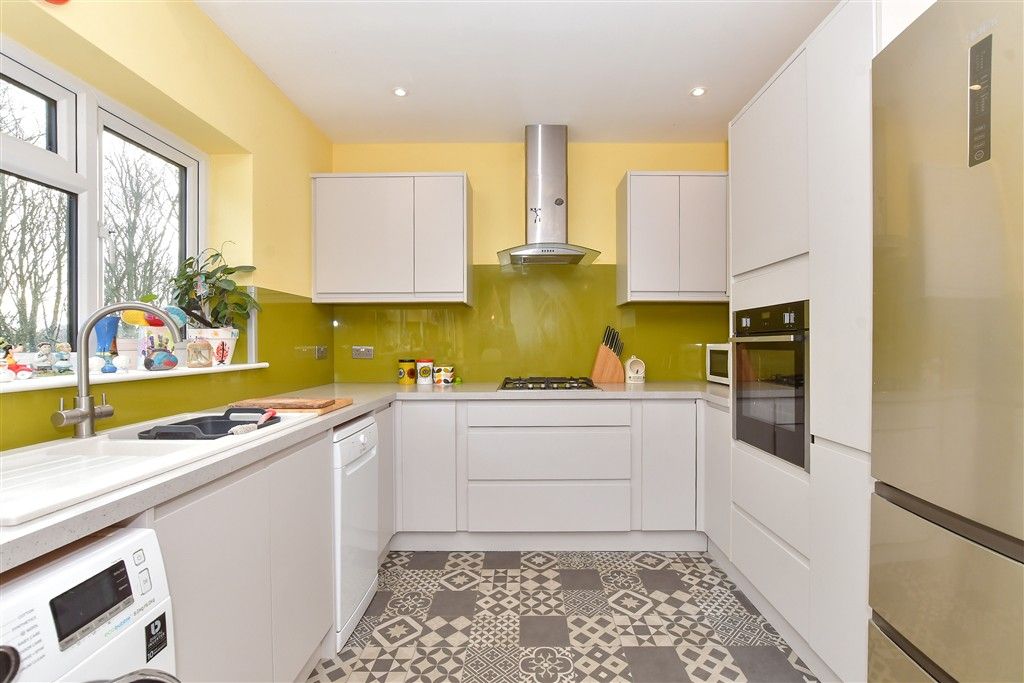 Property photo 3 of 15 Kitchen