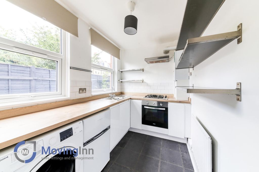 Property photo 3 of 17 Kitchen