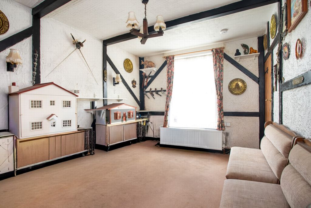 Property photo 3 of 25 Sitting Room