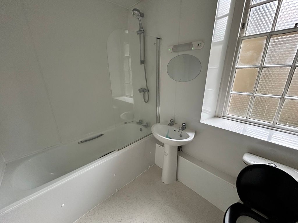 Property photo 3 of 13 Photo 6