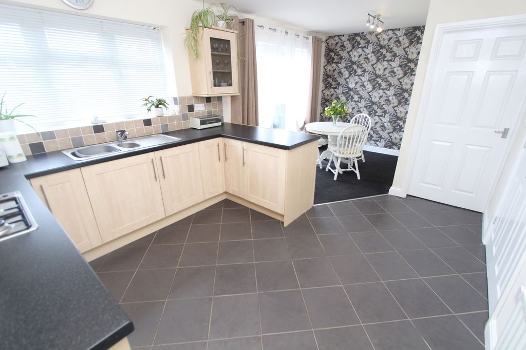 Property photo 3 of 27