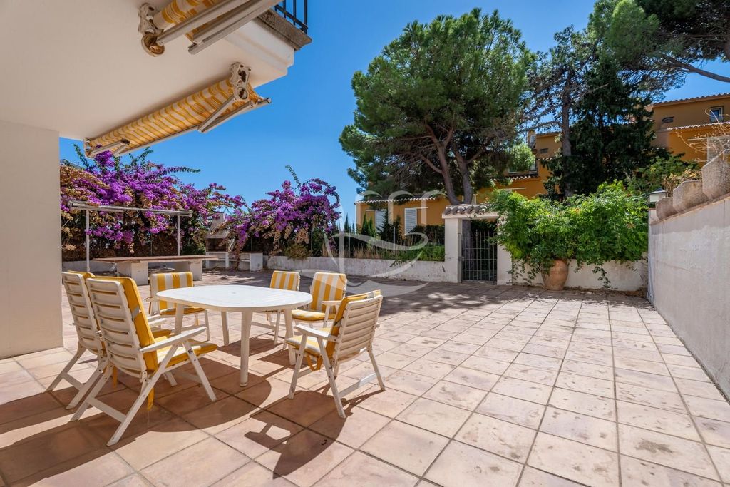 Property photo 1 of 28 Spacious Apartment With Terraces And 2 Parking Spaces Just 200M From The Sea