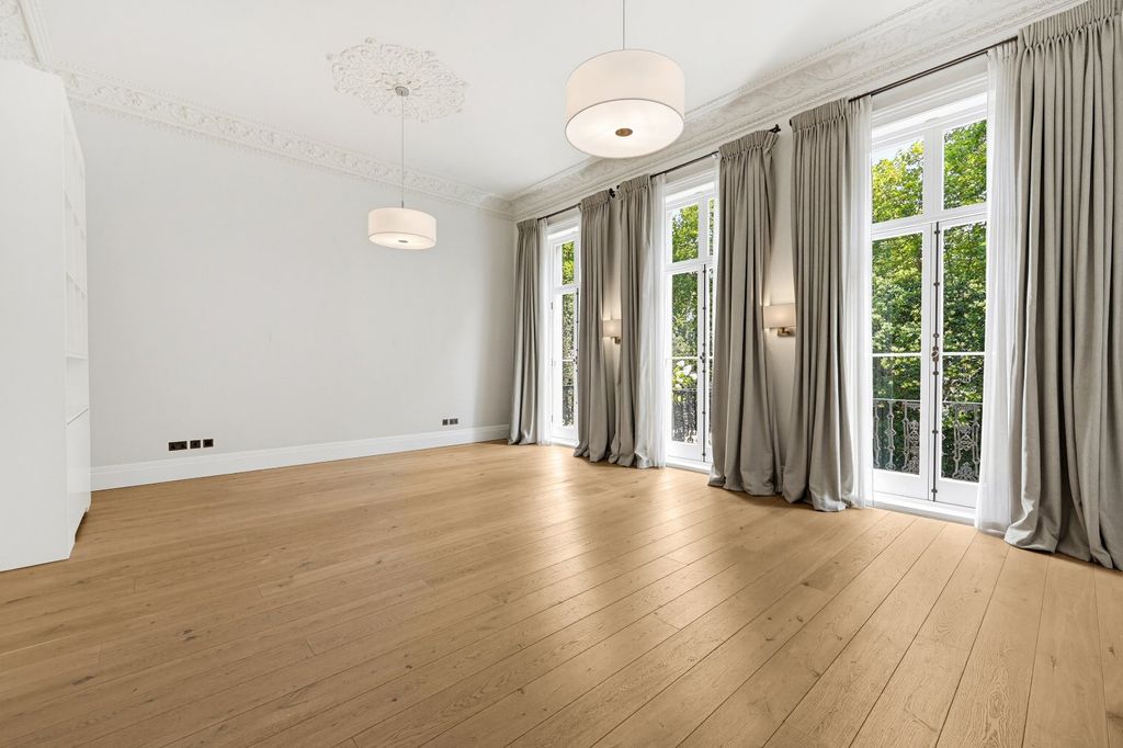Property photo 2 of 18 Reception Room