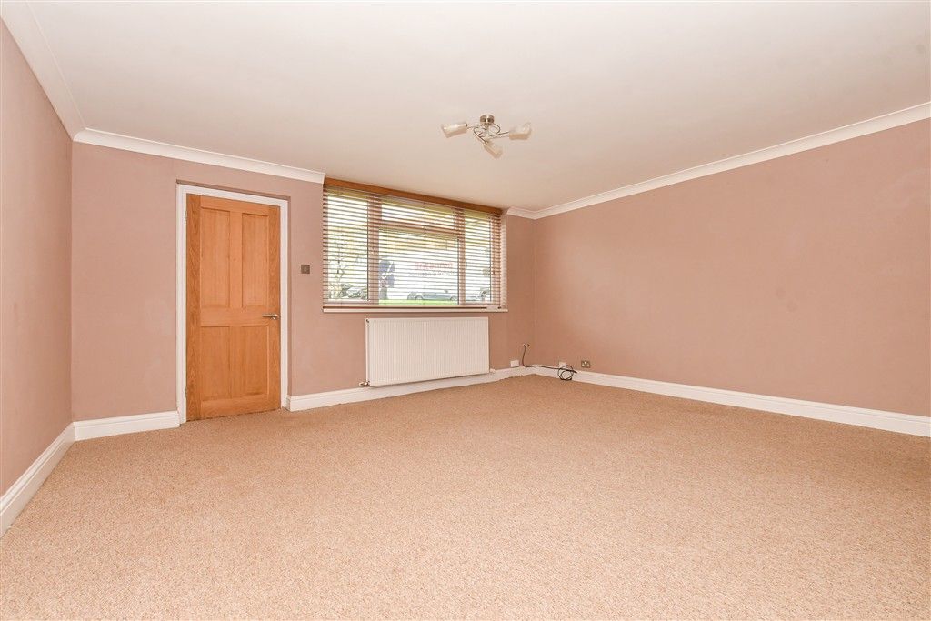 Property photo 1 of 11 Lounge