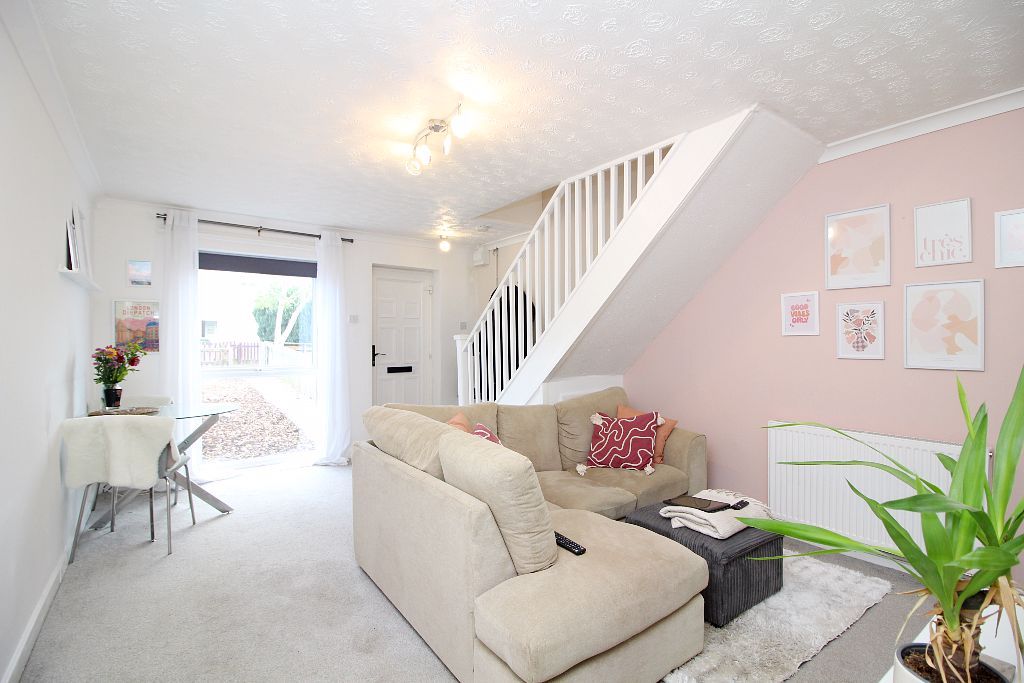 Property photo 2 of 12 Lounge