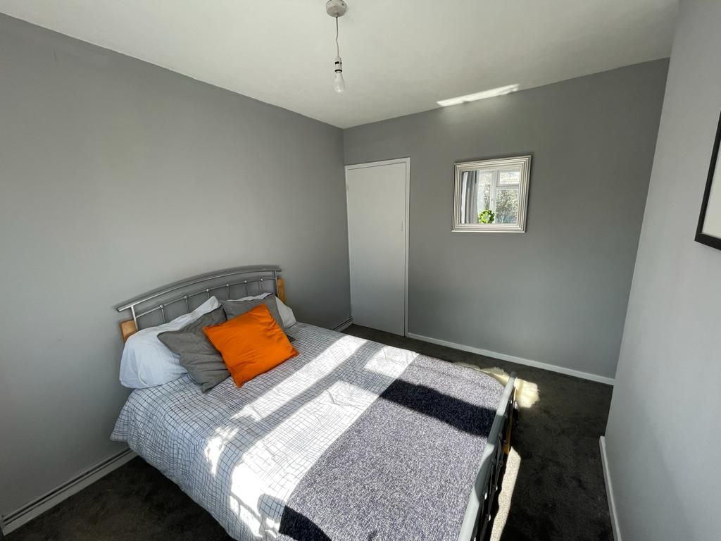 Property photo 2 of 13 Room 5- £850 Available 02/04/2026