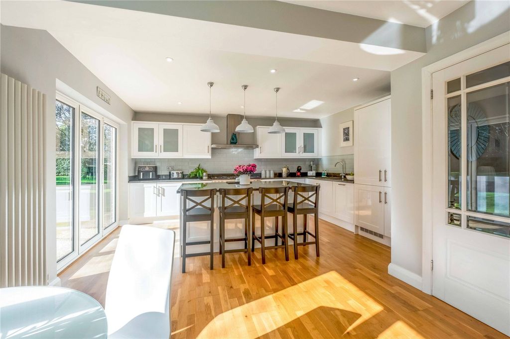 Property photo 2 of 24 Kitchen