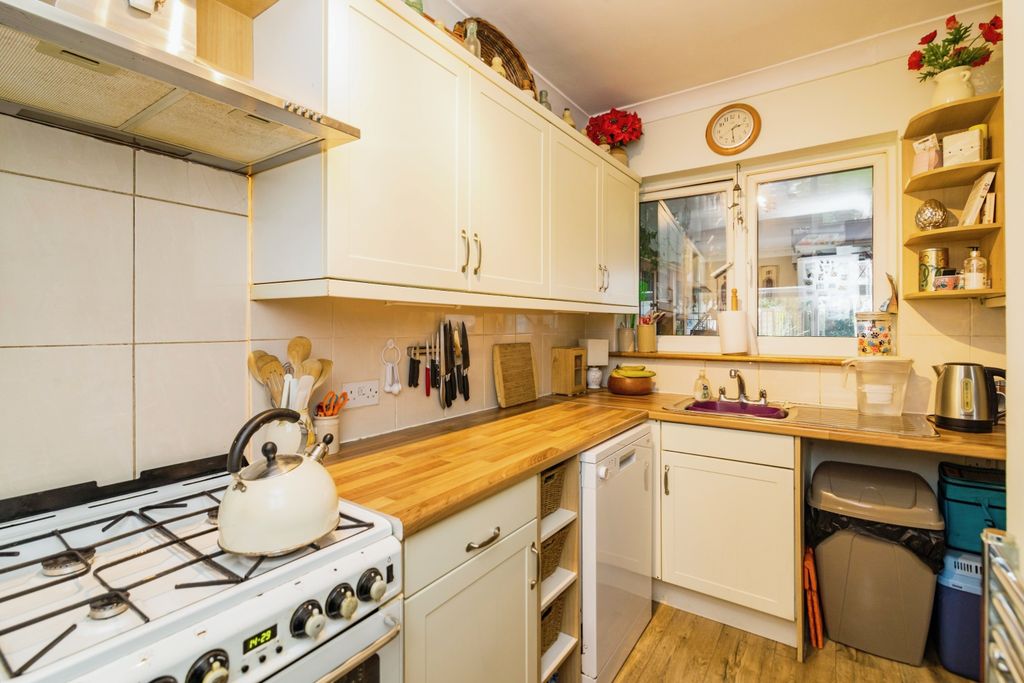 Property photo 2 of 17 Kitchen