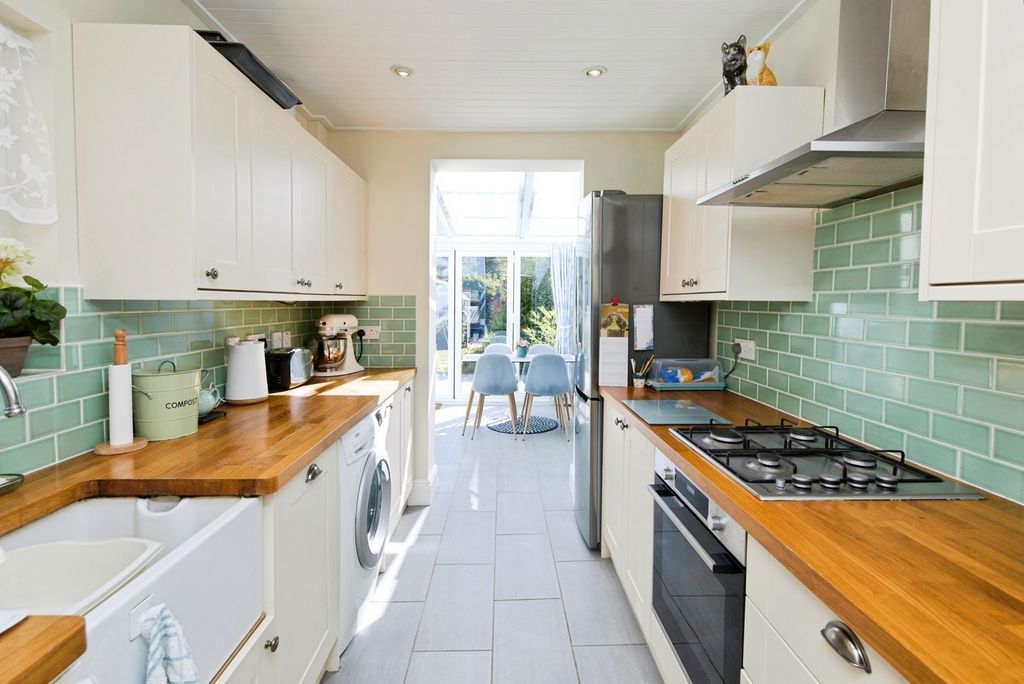 Property photo 2 of 18 Kitchen