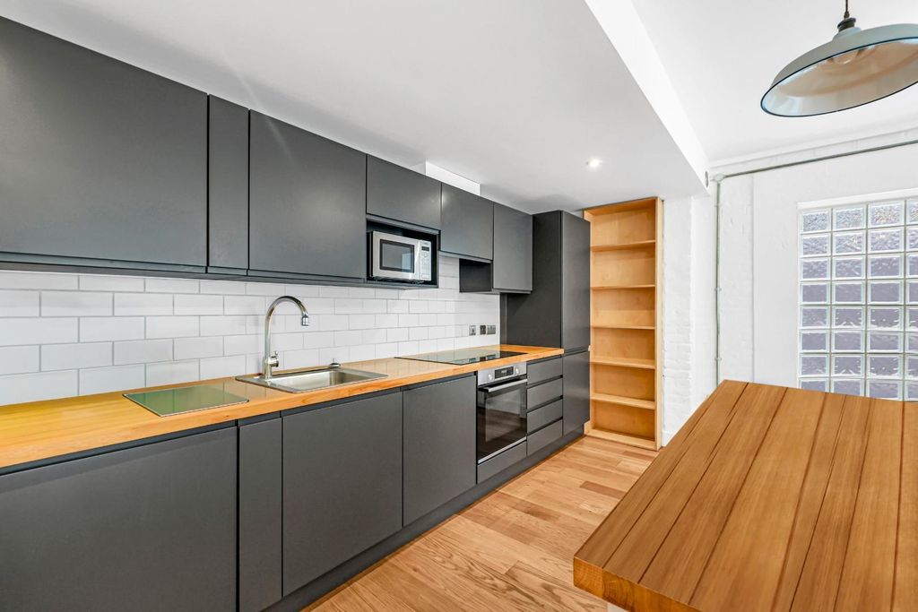 Property photo 2 of 15 E.Jpg