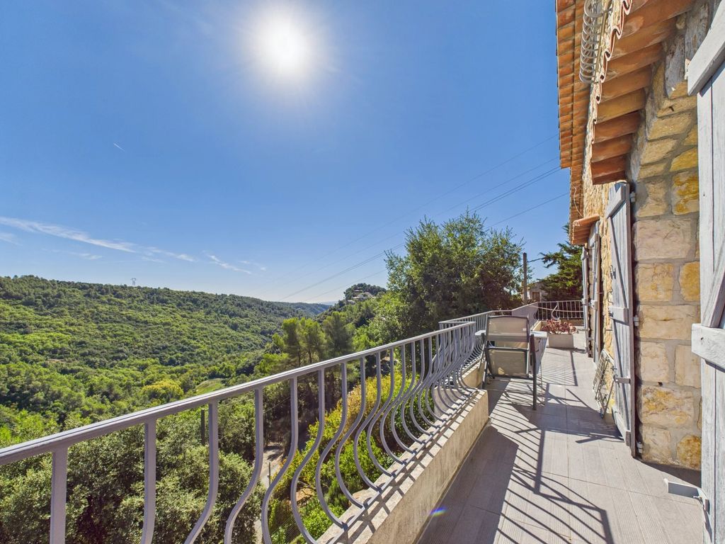 Property photo 2 of 31