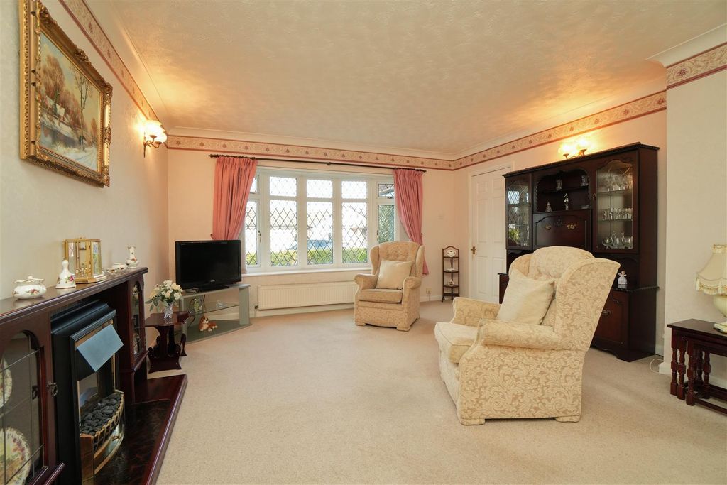 Property photo 2 of 21 Sitting Room