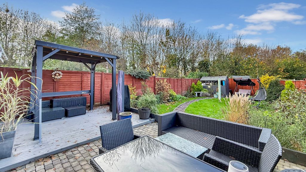 Property photo 2 of 13 Garden