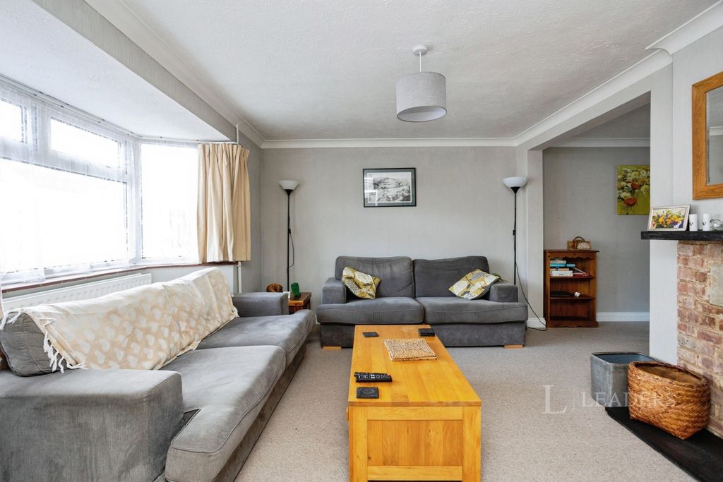 Property photo 3 of 17 Pbox-Img.Jpg