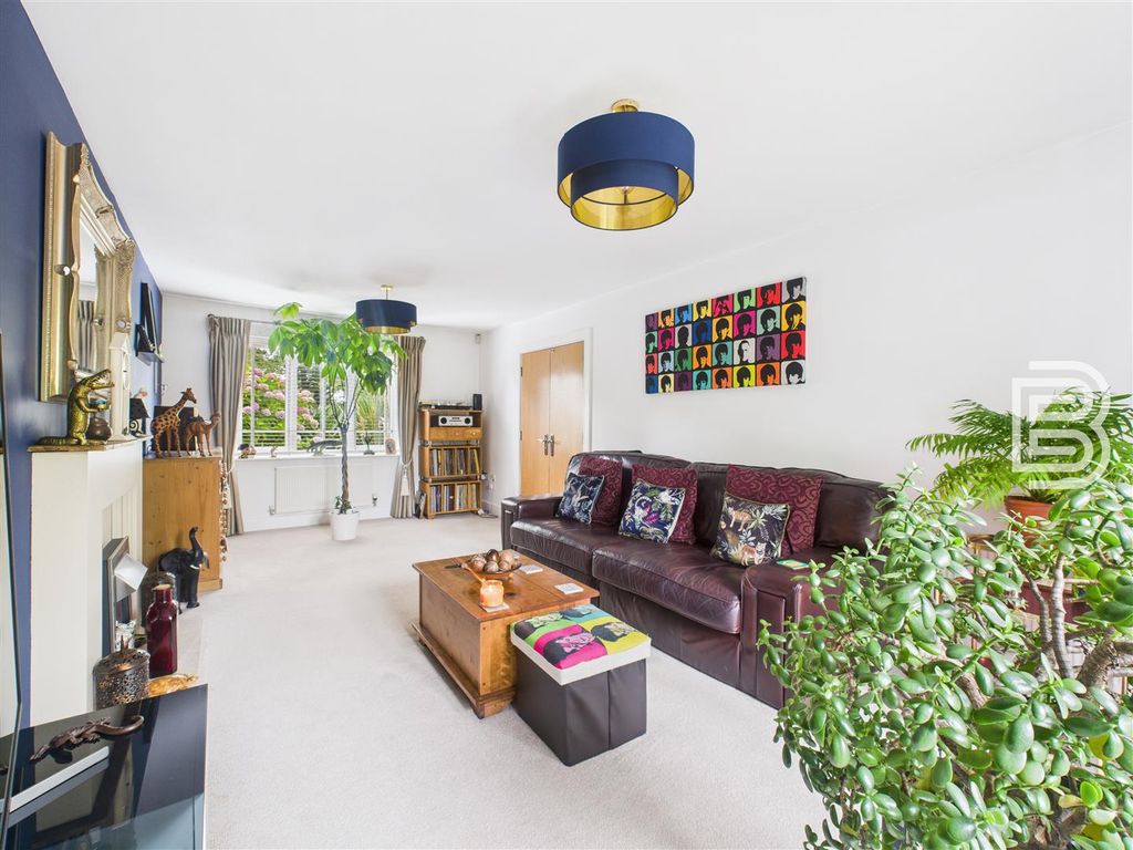 Property photo 3 of 31 Cam05587G0-Pr0013-Still016.Jpg
